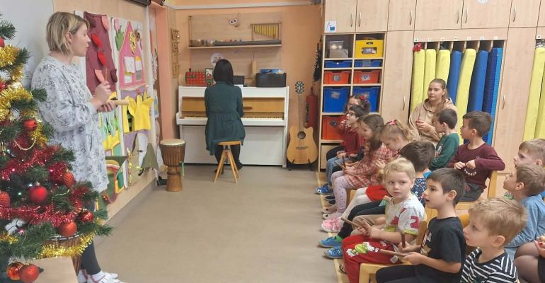 MŠ - posezení u vánočního stromečku